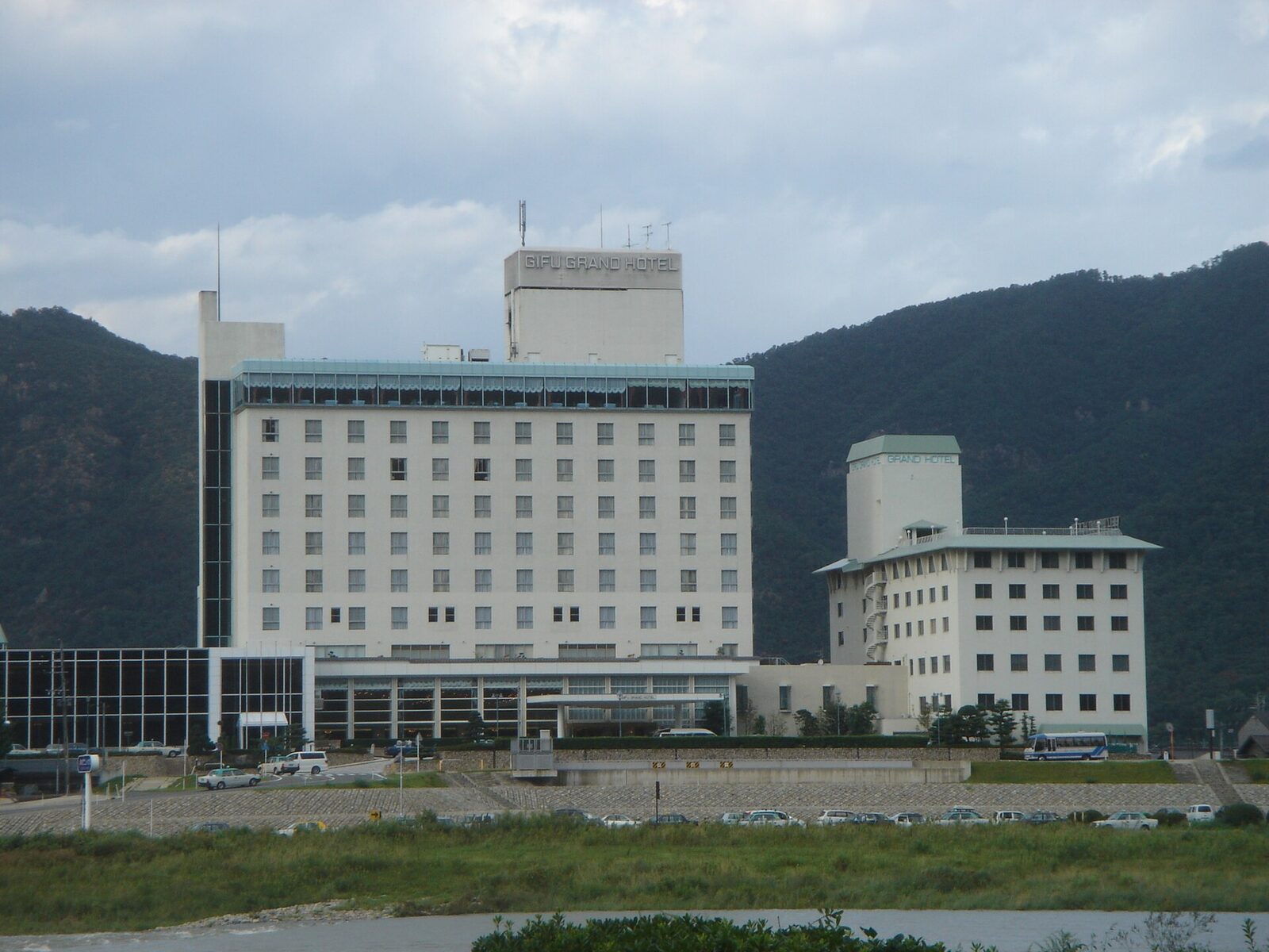 10月31日 岐阜市 ひかりとものがたり 専用駐車場なし・16時開場・無料シャトルは抽選600名